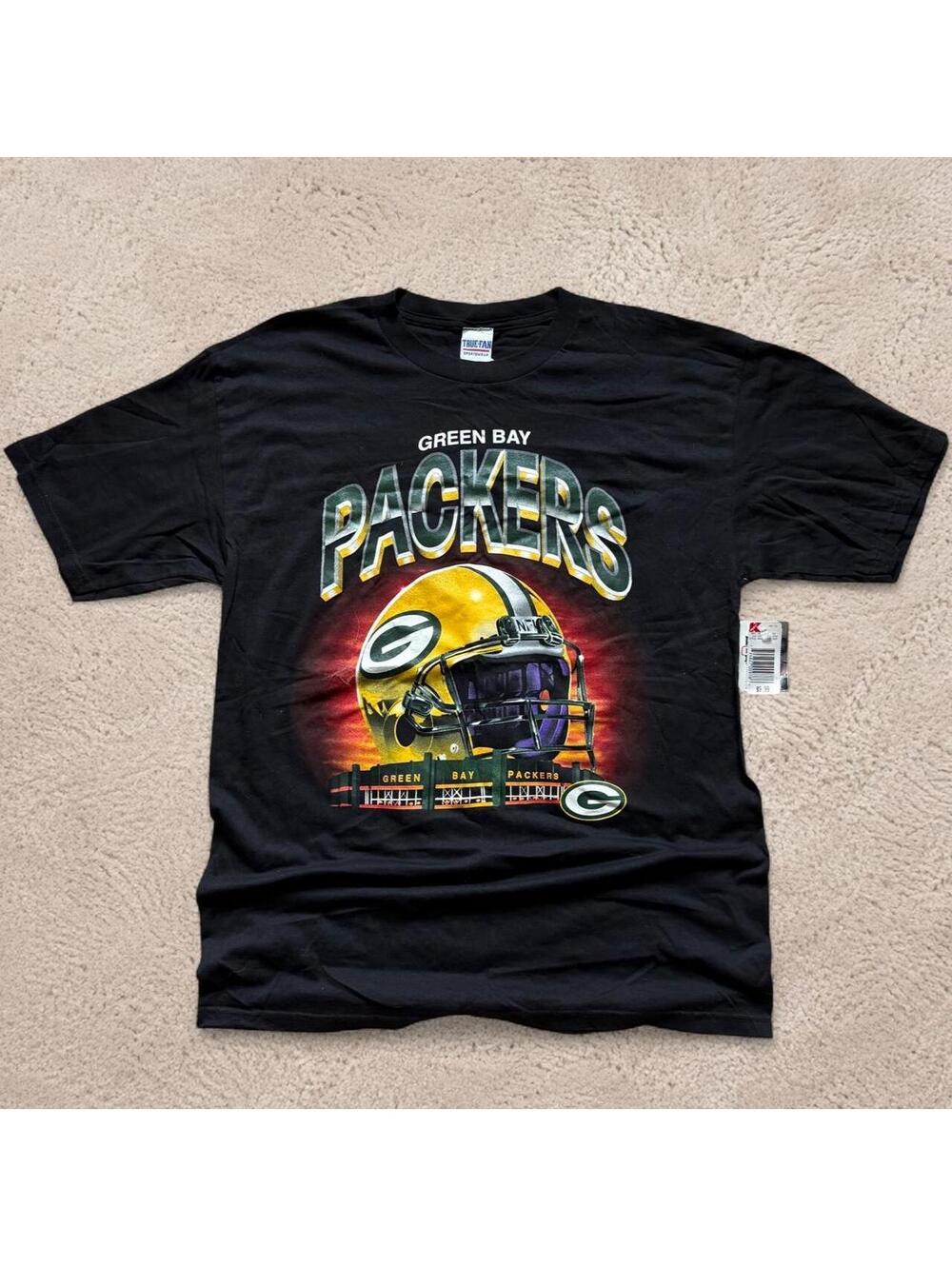 Beautiful vintage dead stock green bay packers 90s graphic tee.